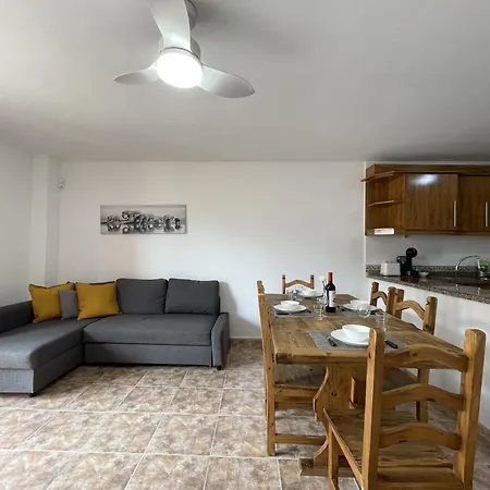 Markethome Cozy 2br Near Airport Apartament Guaza